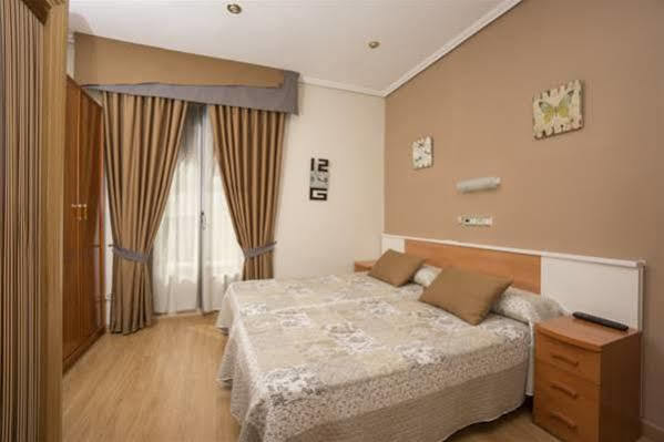 Alojamiento Jaen Madrid Bagian luar foto